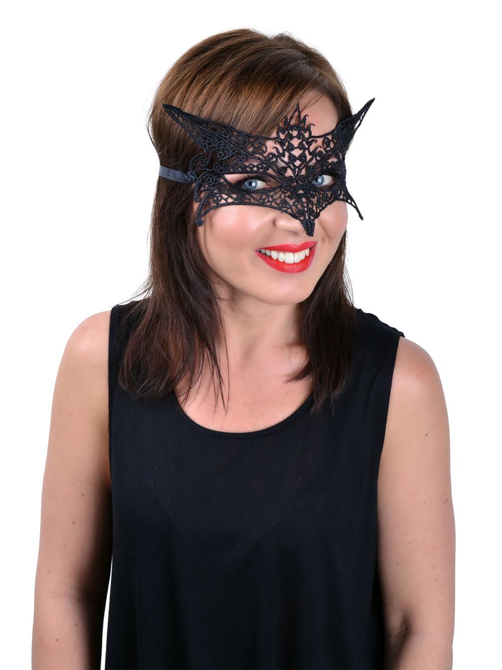 Subtelna maska koronkowa