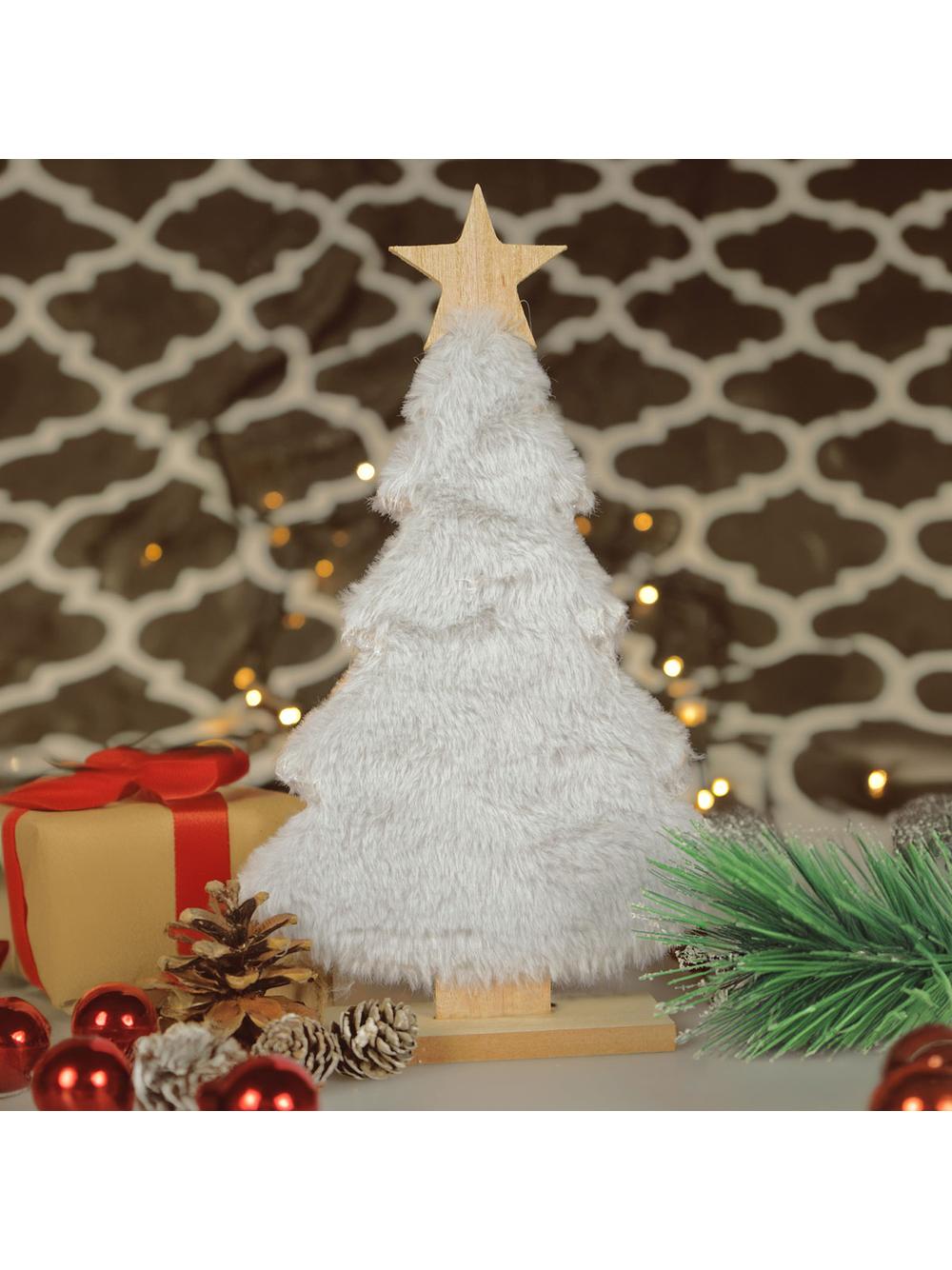 Drewniana choinka z futerkiem