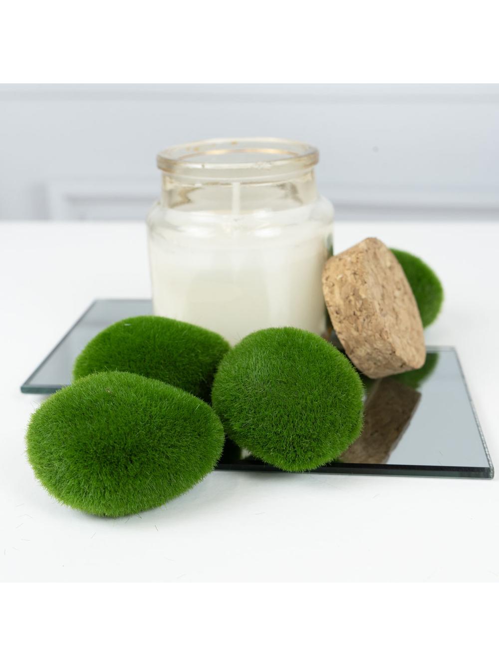 Dekoracyjne kamienie z imitacji mchu (4 szt.)