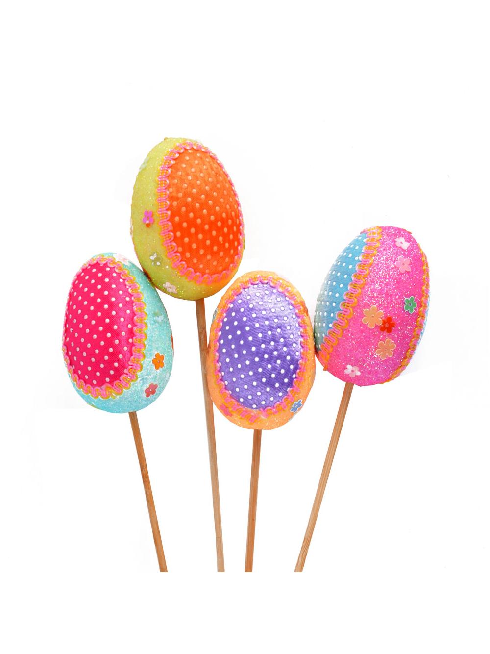 Dekorowana pisanka na piku