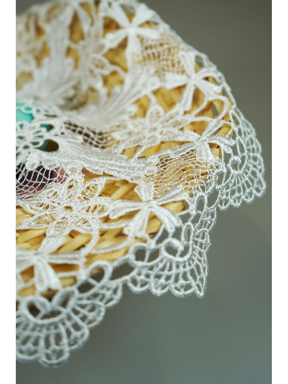 Ażurowa serweta na koszyczek (okrągła) - z tasiemkami do wiązania wzór B