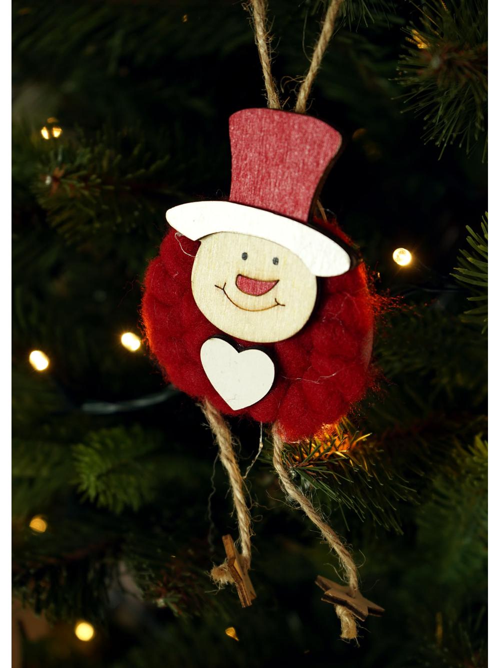 Drewniana zawieszka z wełną