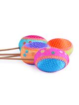 Dekorowana pisanka na piku