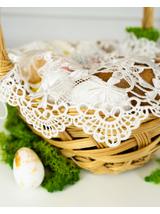 Ażurowa serweta na koszyczek (okrągła) - z tasiemkami do wiązania wzór B