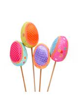 Dekorowana pisanka na piku