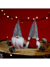 Skrzat z filcową czapką