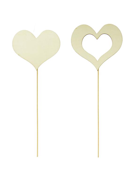 Drewniane serce na piku